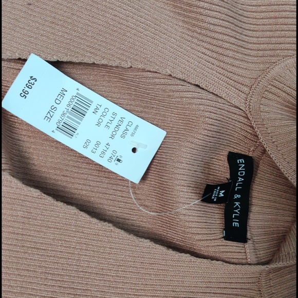 Brand New!! Blush ribbed mock neck cut out top - Picture 5 of 6